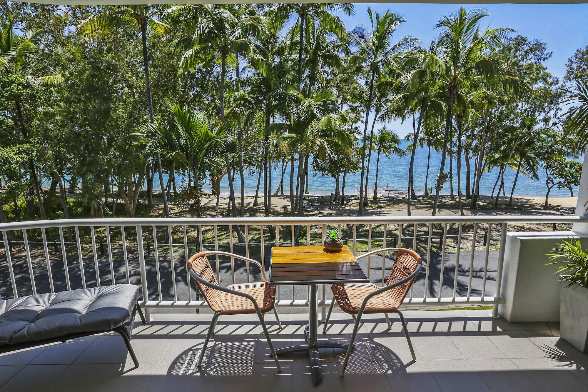 Agincourt Beachfront Apartments Clifton Beach Exterior photo