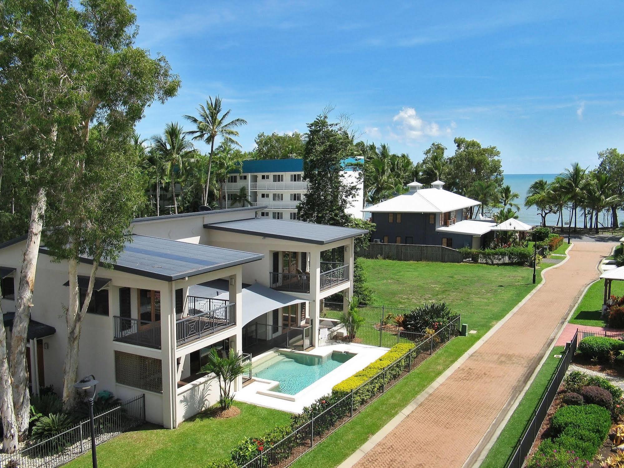 Agincourt Beachfront Apartments Clifton Beach Exterior photo